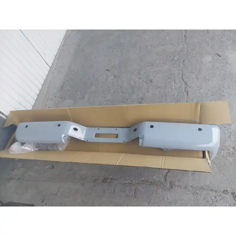 NISSAN TITAN 2004-2015 ZDERZAK TYLNY DO MALOWANIA Z OTWORAMI POD PDC Dostępne od ręki